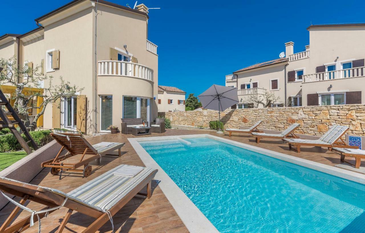 6-Bedroom Villa Chiara With Sea View Premantura Eksteriør bilde